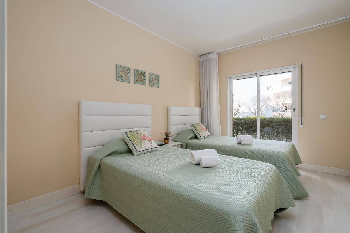 LuxRocha Beach Home by Real Life Concierge - Housity