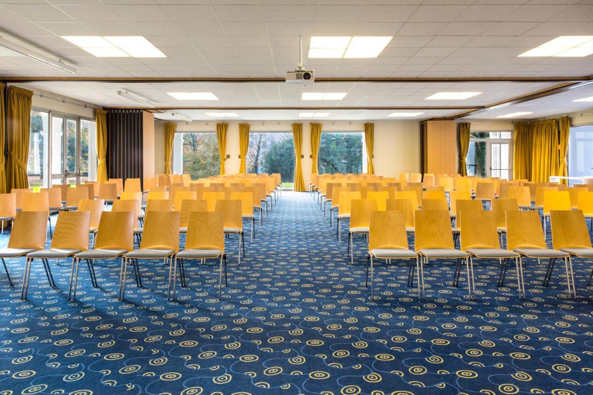 Espace de conférence ou salle de réunion dans l'établissement Mercure Aix-les-Bains Domaine de Marlioz Hôtel & Spa