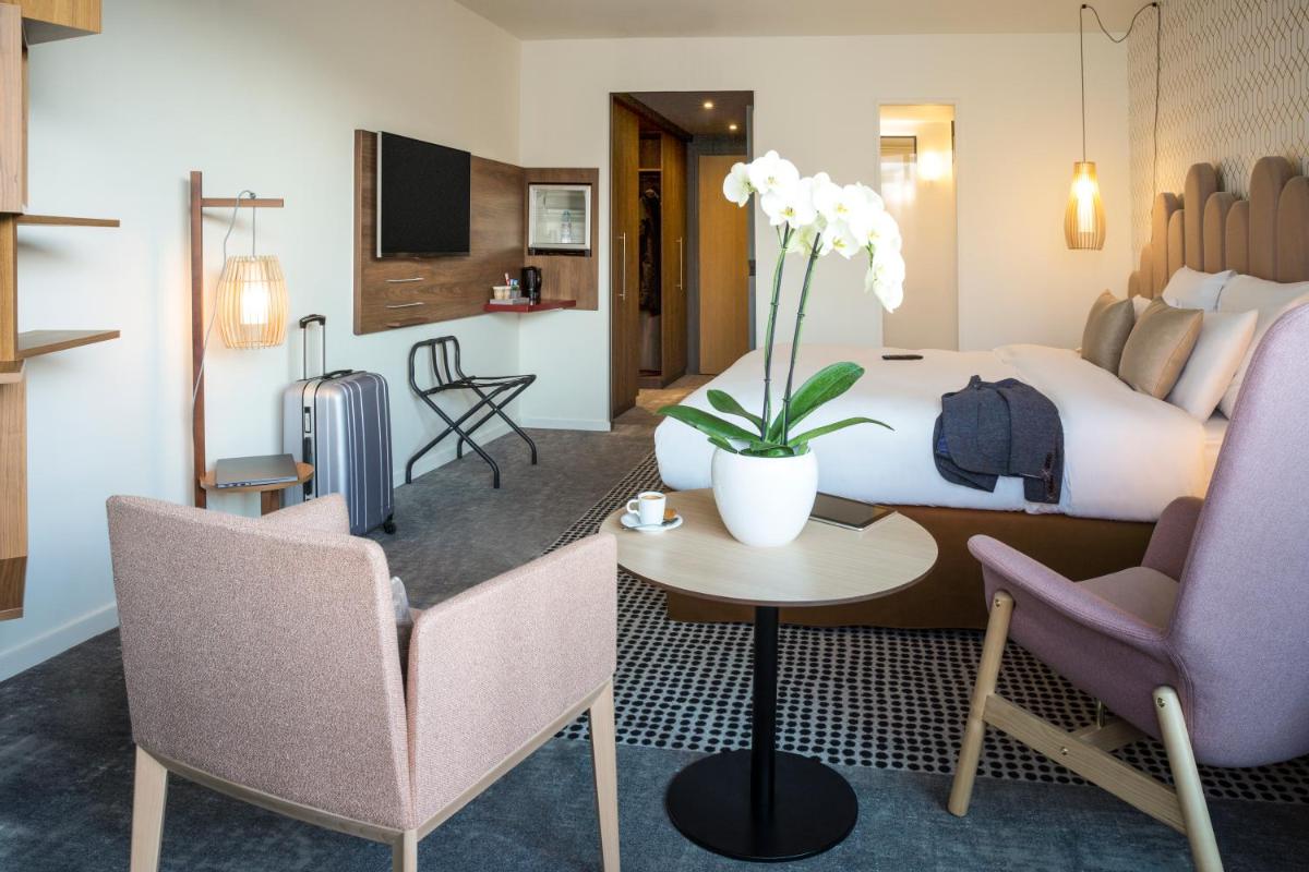 Télévision ou salle de divertissement dans l'établissement Mercure Aix-les-Bains Domaine de Marlioz Hôtel & Spa