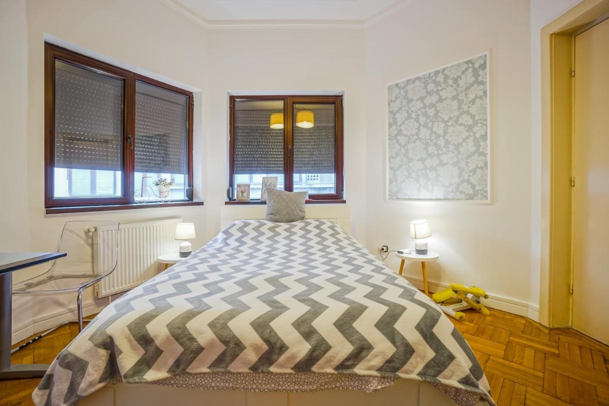 Victoriei Blue - Housity