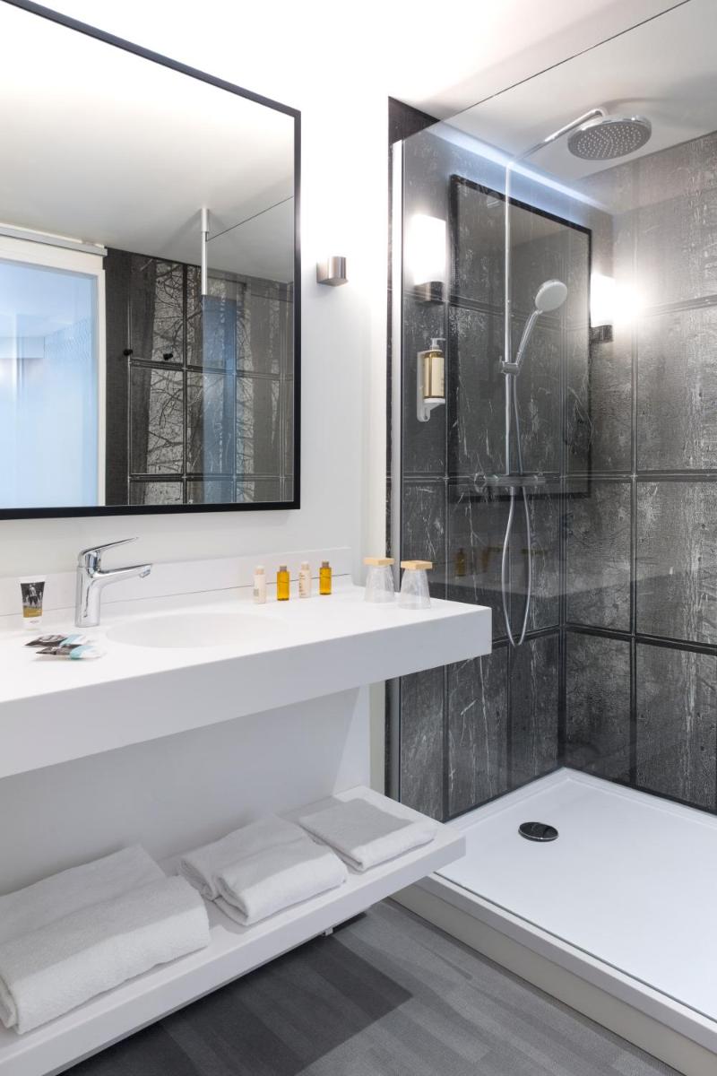 Salle de bains dans l'établissement Mercure Aix-les-Bains Domaine de Marlioz Hôtel & Spa