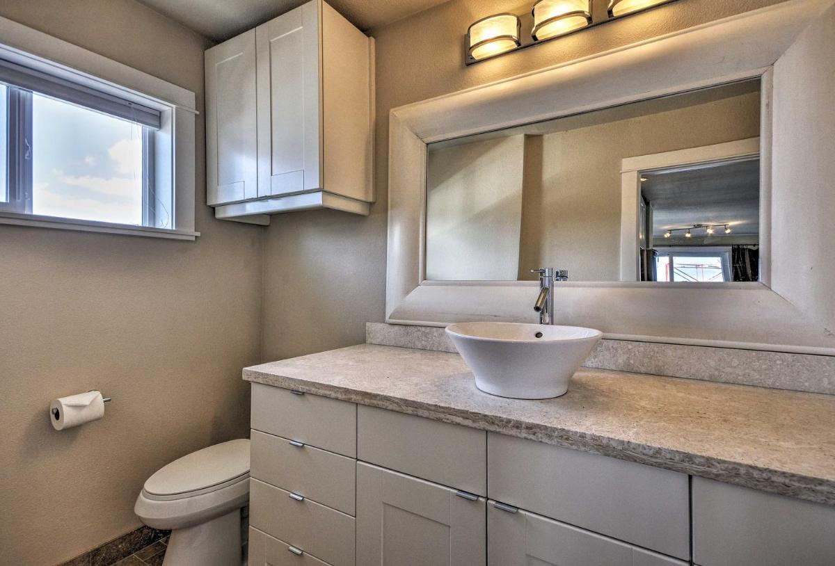 Waterfront Condo on Pier in Downtown Astoria! - Housity