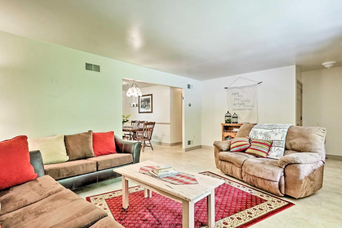 Family Home with WiFi, 14 Mi to Dutch Wonderland! - Housity
