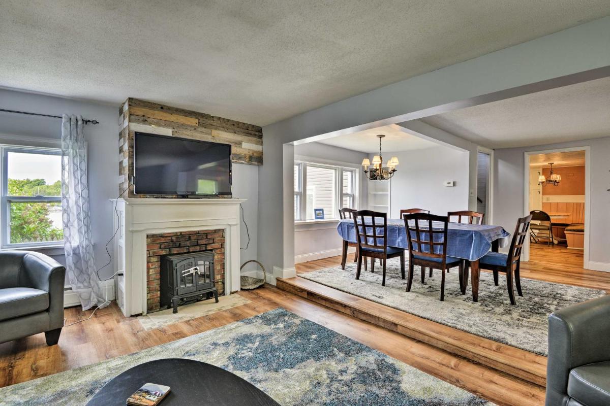 Family Cottage on Chaumont Bay, Walk Downtown - Housity