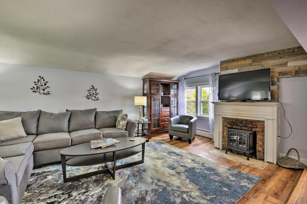 Family Cottage on Chaumont Bay, Walk Downtown - Housity