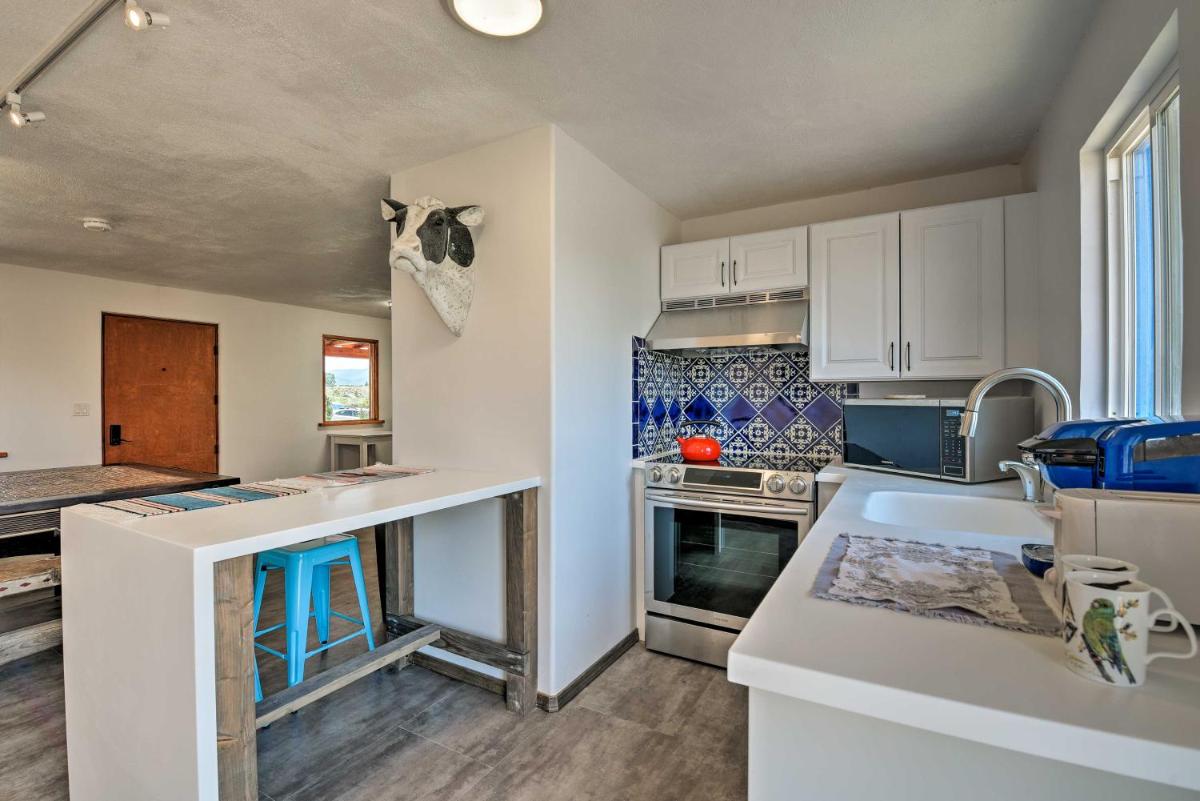 Chic Studio with Grill - 25 Mins to Taos Ski Valley! - Housity