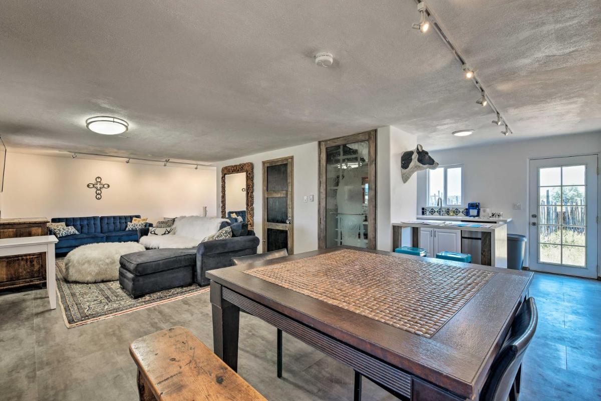 Chic Studio with Grill - 25 Mins to Taos Ski Valley! - Housity