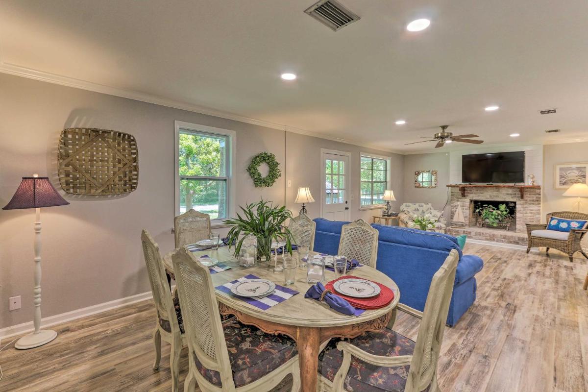 1 Mi to Old Town Bluffton Home with Screened Porch - Housity