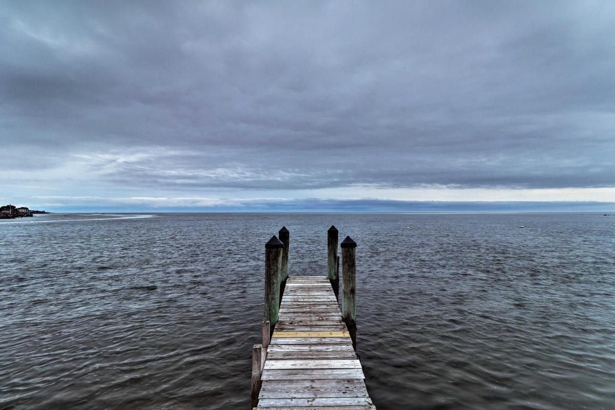Saybrook Manor House, Walk to Cove Beach! - Housity