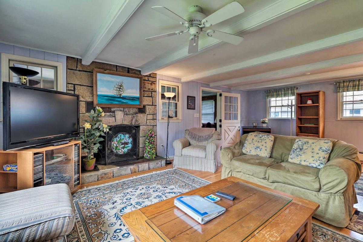 Saybrook Manor House, Walk to Cove Beach! - Housity