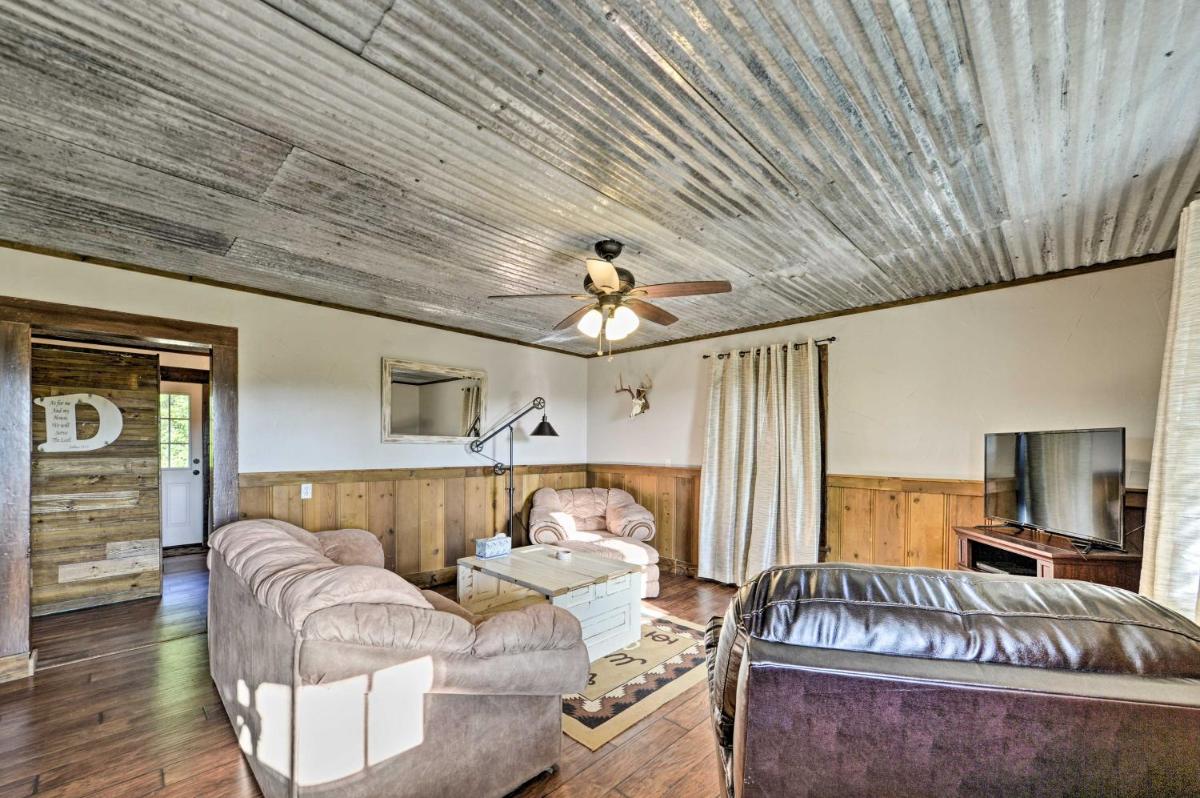 House on Cattle Farm Central to Temple and Waco - Housity