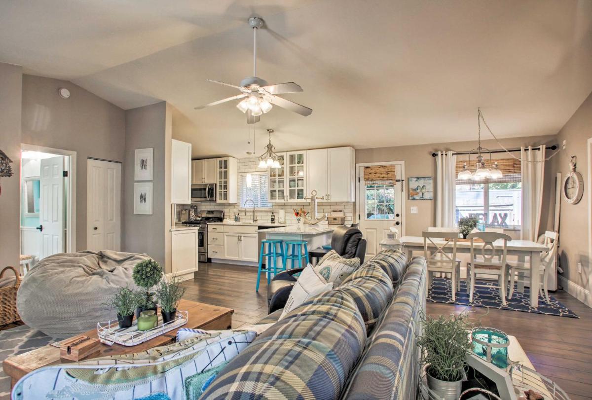 The Lake House in Rathdrum with Beach and Fire Pit - Housity