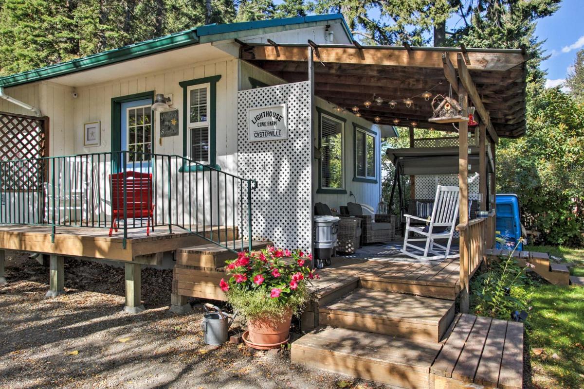 The Lake House in Rathdrum with Beach and Fire Pit - Housity