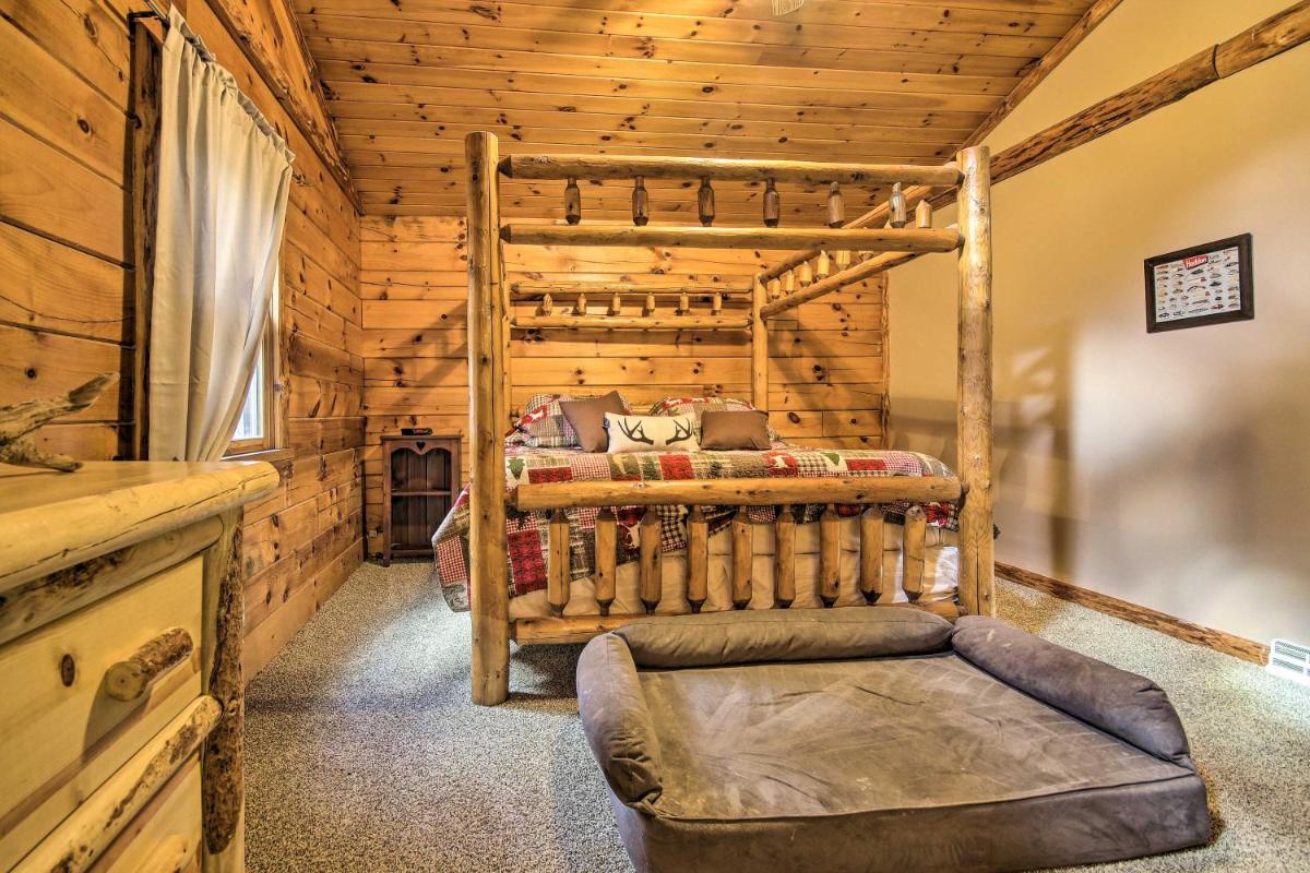 Pet-Friendly Raystown Lakefront Cabin with BBQ Grill - Housity