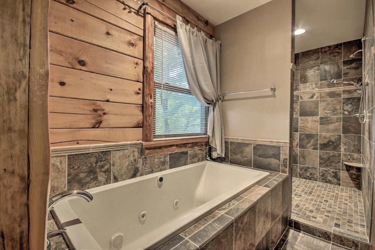 Pet-Friendly Raystown Lakefront Cabin with BBQ Grill - Housity