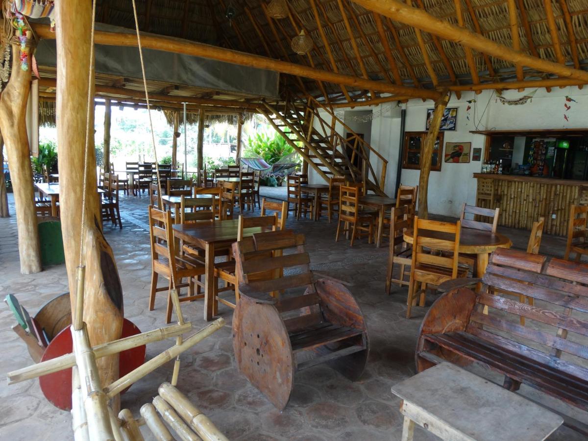 Badaboom Hostal & Surf - Housity