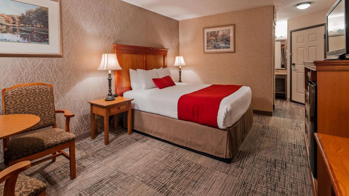 Best Western Plus Rivershore Hotel - Housity