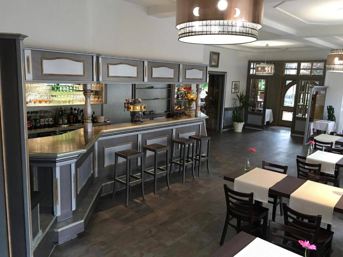 Hôtel Restaurant Le Bristol - Housity