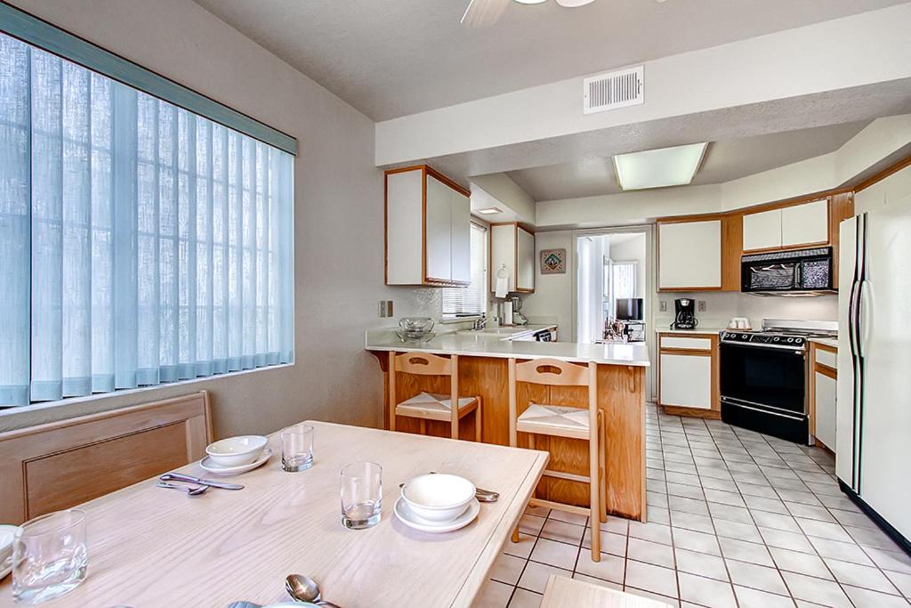 Borrego Springs Hideaway Pool Table, Mtn Views! - Housity