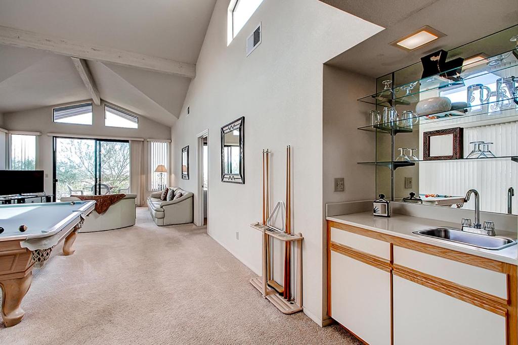 Borrego Springs Hideaway Pool Table, Mtn Views! - Housity