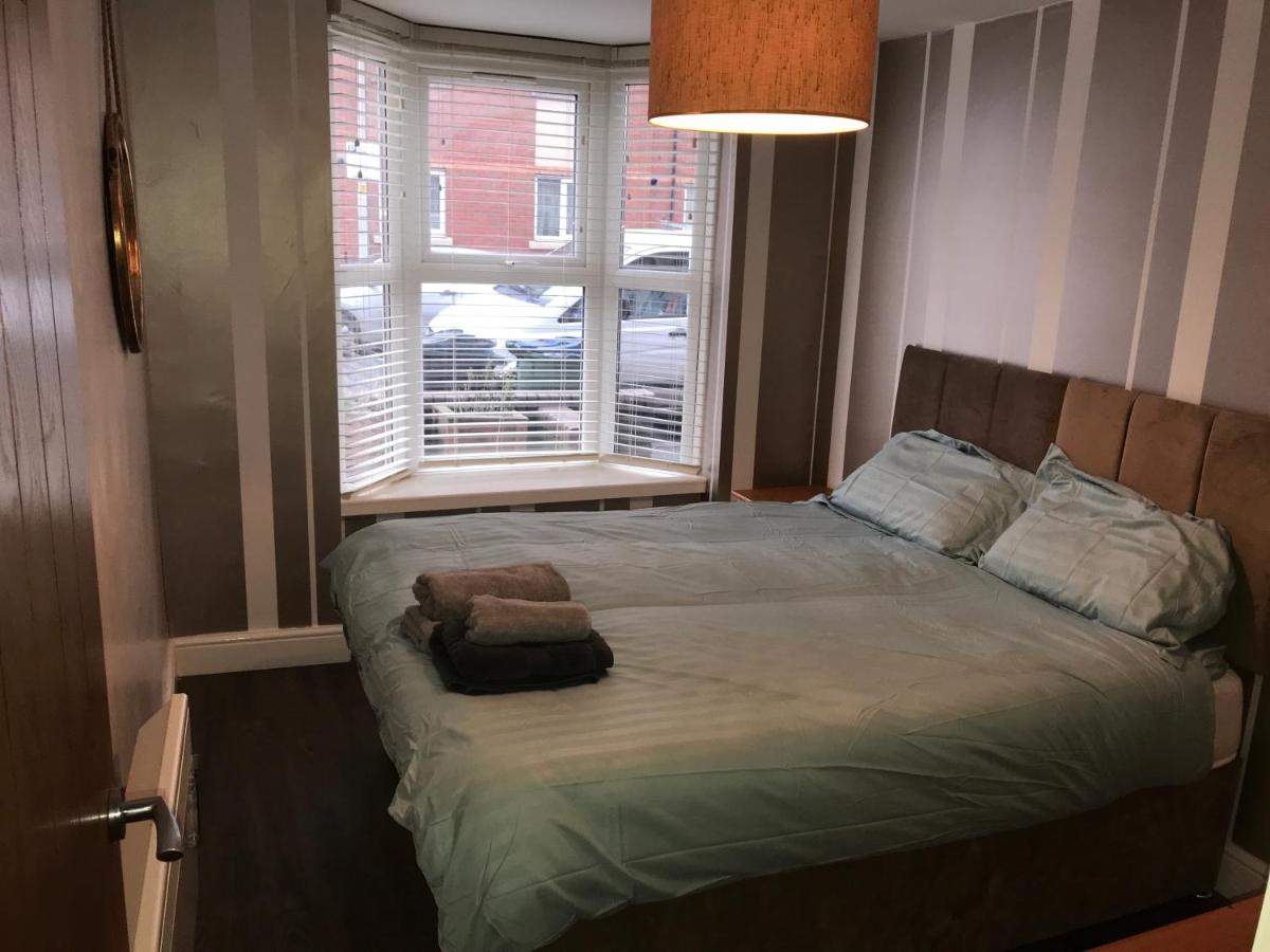 Ground Floor Contemporary 1 Bed Apartment - Housity