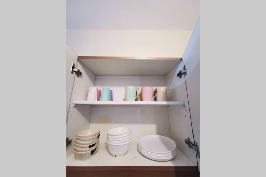 3415 HoliStay Manila 1-Bedroom Condo with NETFLIX and Balcony - Housity
