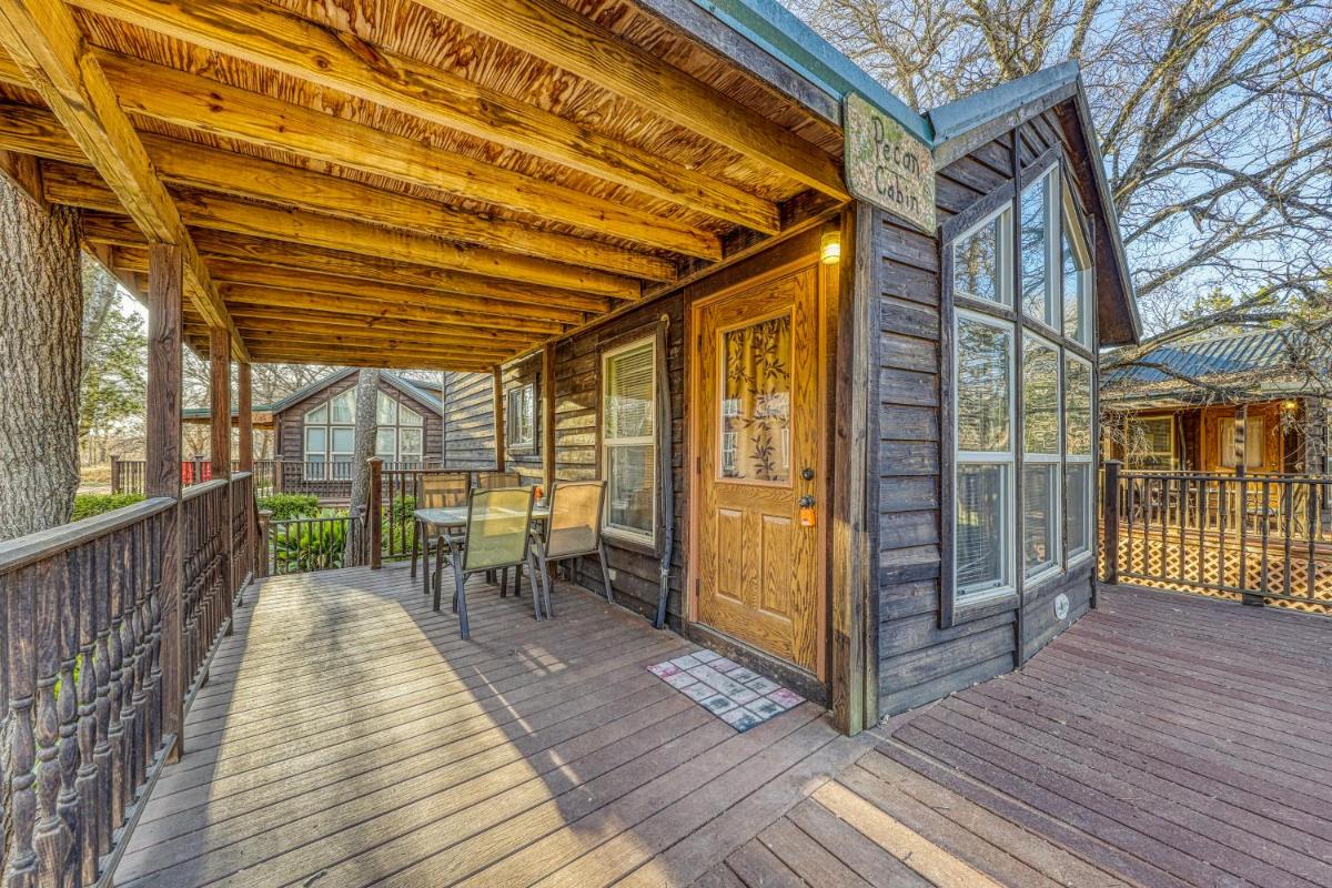 The Pecan @ Mendelbaum Winery Guest Cabins - Housity
