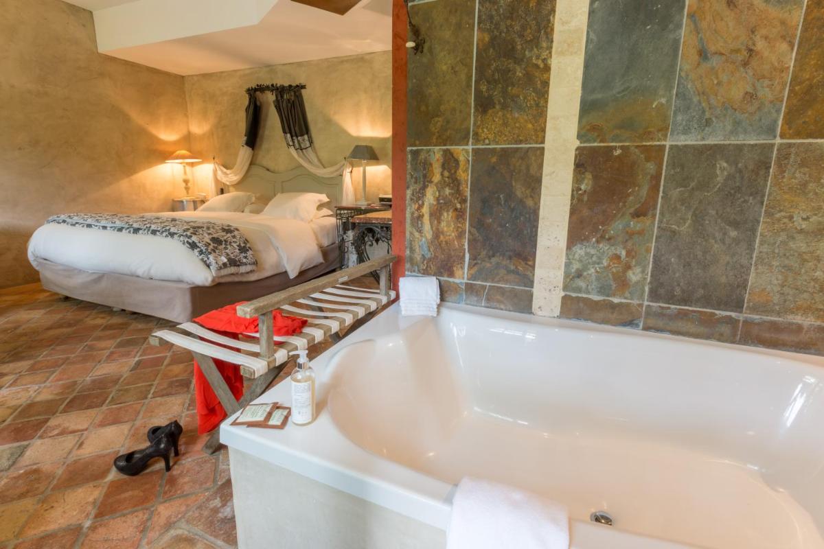 Salle de bains dans l'établissement Hôtel-Spa Le Saint Cirq