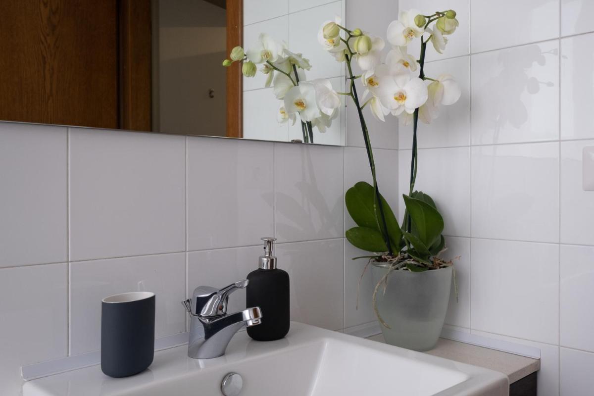 Cute & Cozy rooms train station - Housity