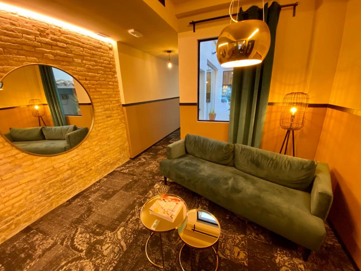 Hografic Hotel - Housity