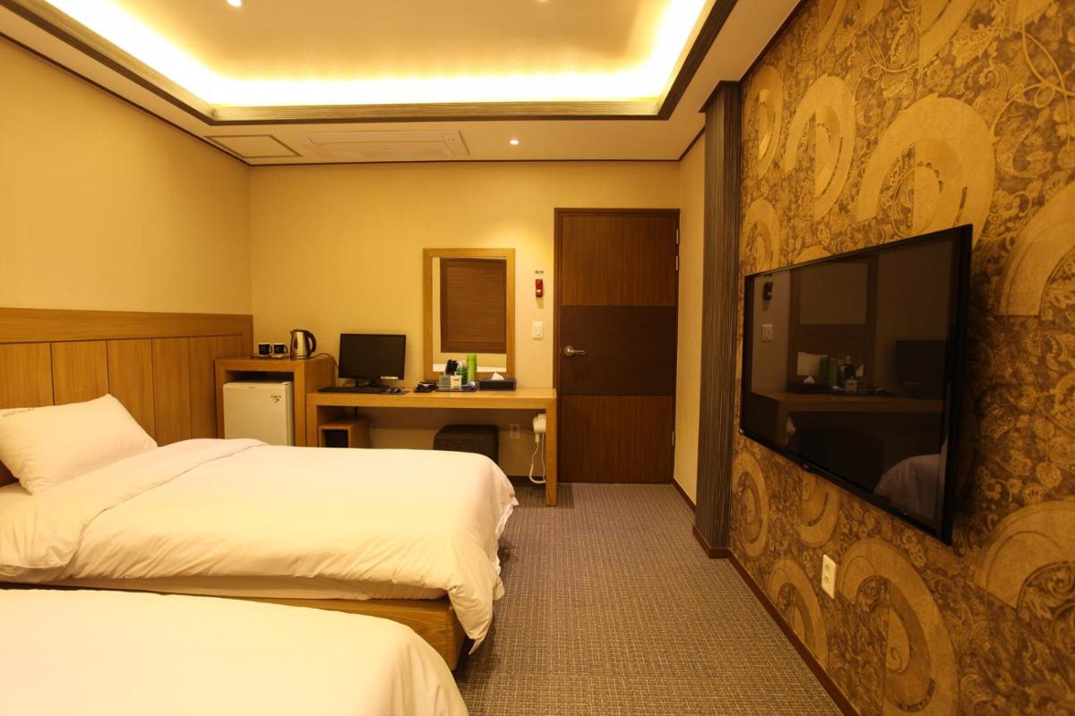 Hotel W Topdong - Housity