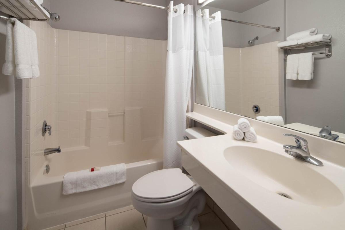 Baymont by Wyndham Las Vegas South Strip - Housity