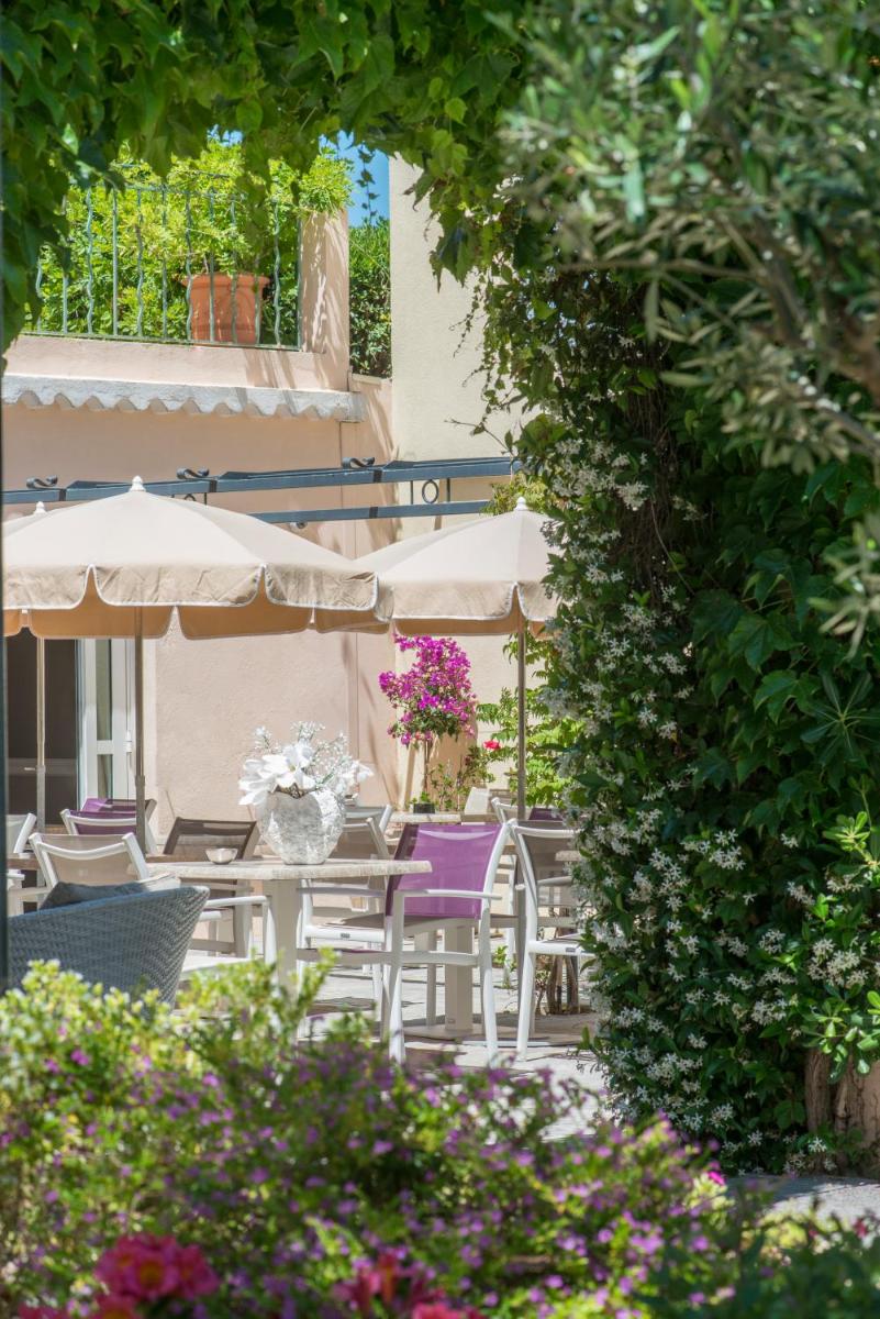 Jardin de l'établissement La Bastide de l'Oliveraie