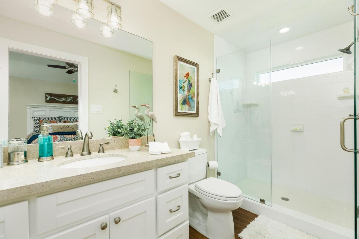 Tiffany Seahorse - Housity
