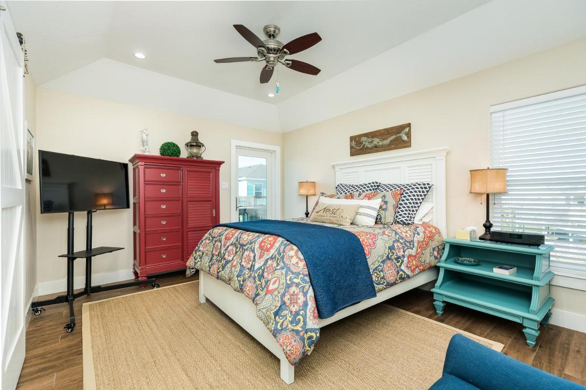 Tiffany Seahorse - Housity