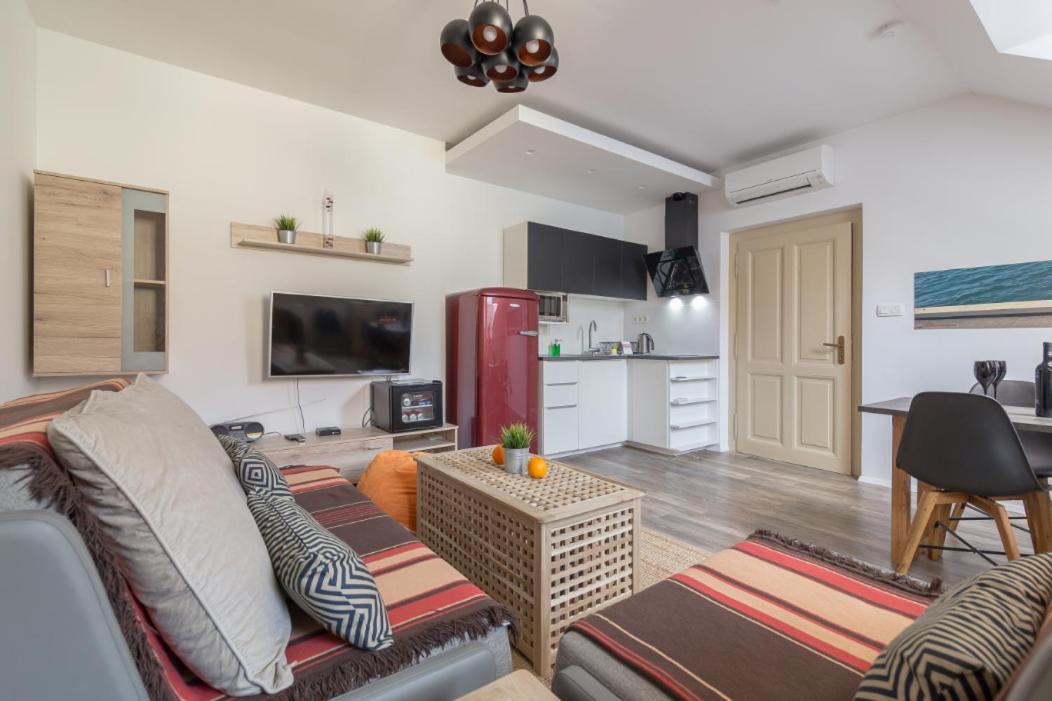 Apartment Lona - Housity