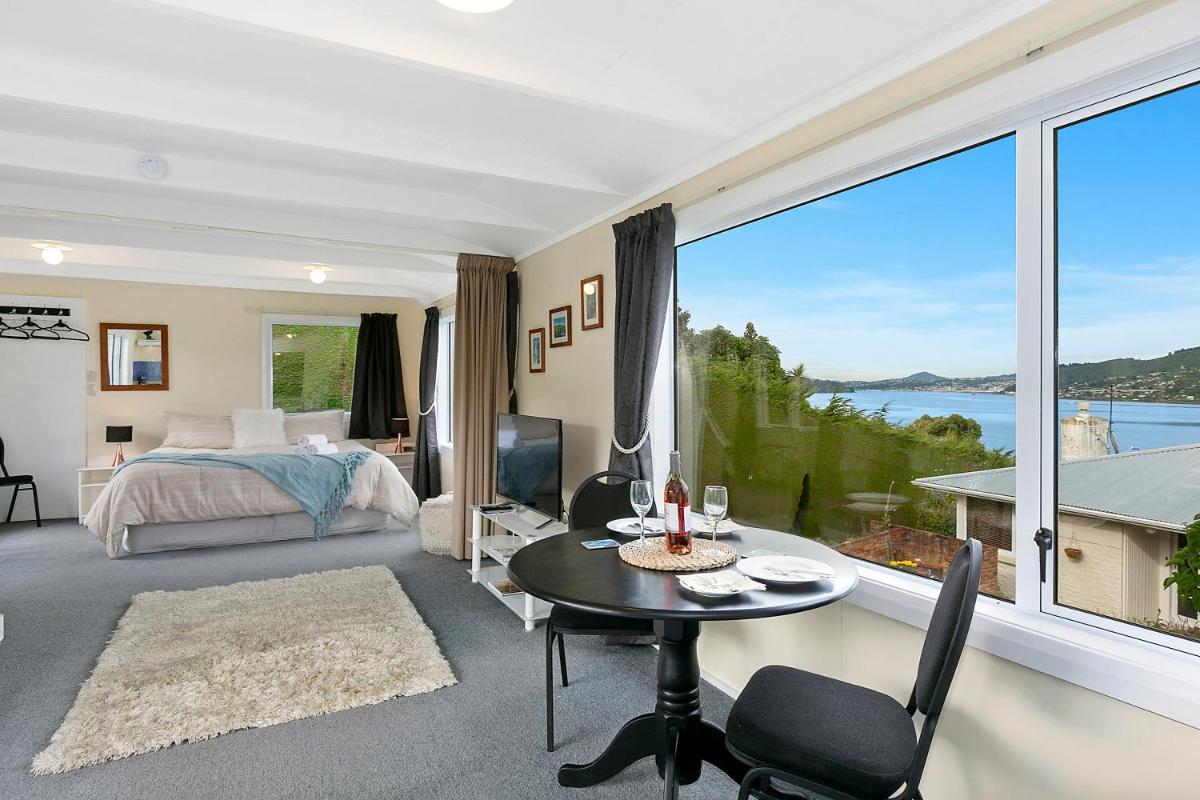 Macbay Retreat - Macandrew Bay Holiday Home - Housity