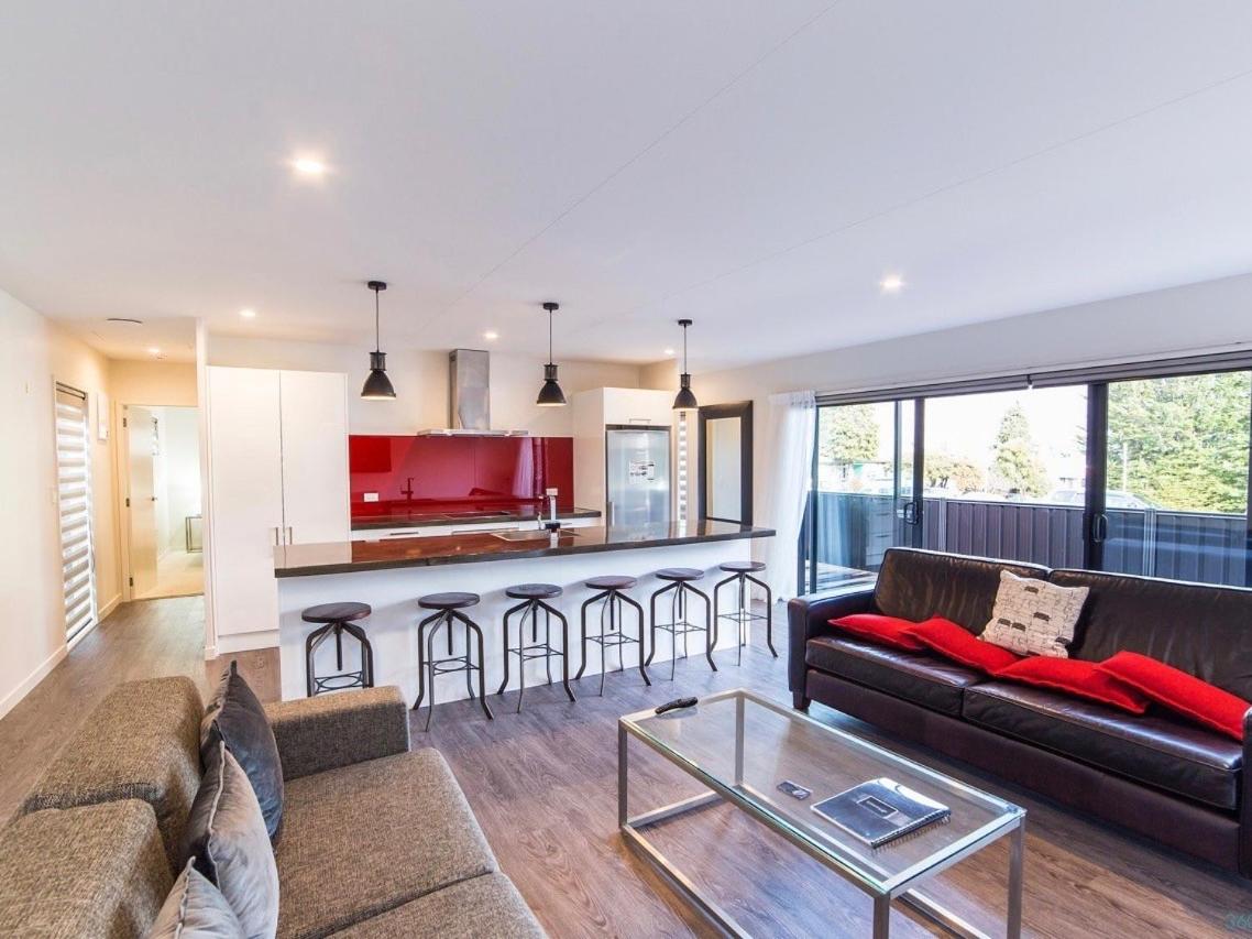 Suitetrails - Central Spa Escape - Queenstown Apartment F2