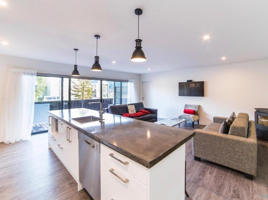 Suitetrails - Central Spa Escape - Queenstown Apartment F2