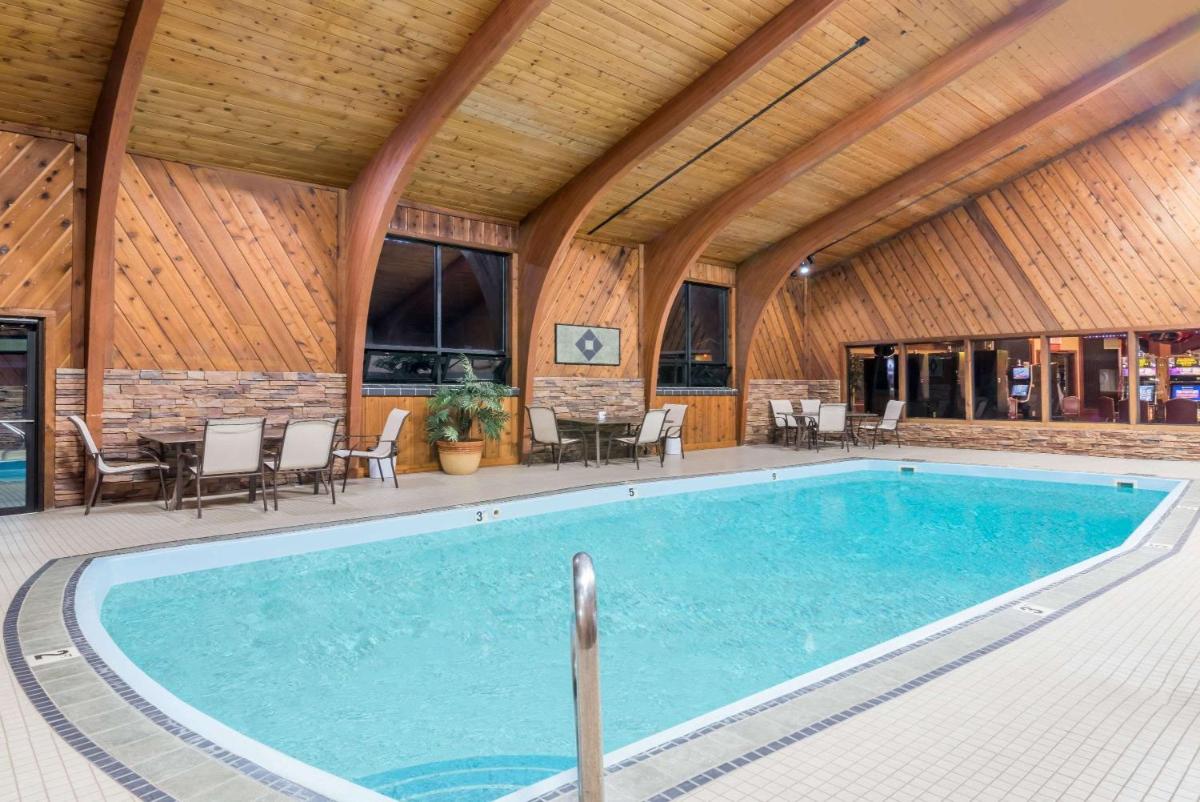 Super 8 by Wyndham Deadwood Black Hills Area - Housity