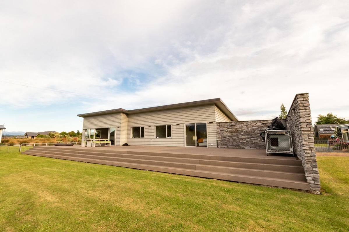 Poppa Pete's - Te Anau Holiday Home - Housity