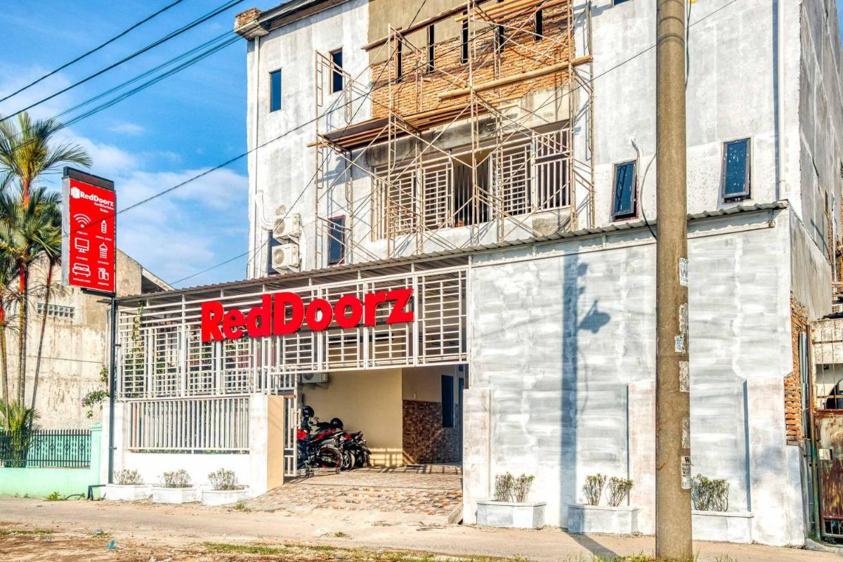 Suitetrails - RedDoorz @ Jalan Kapten Muslim Medan