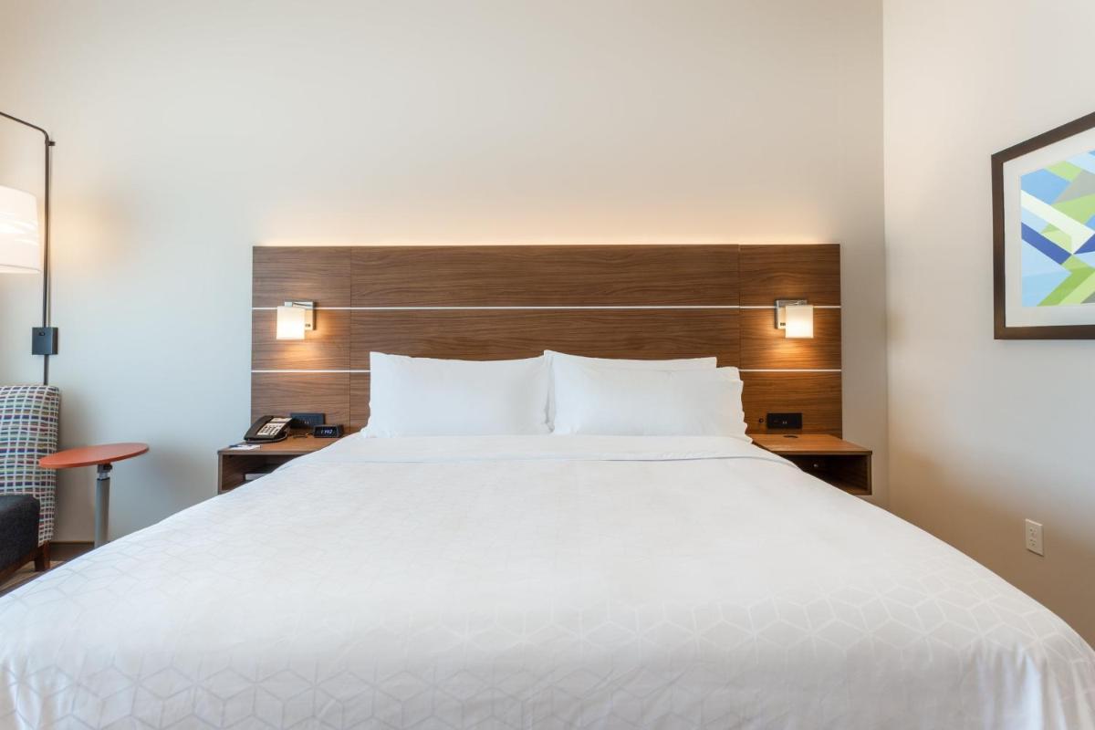 Suitetrails - Holiday Inn Express & Suites - Springfield North, an IHG Hotel