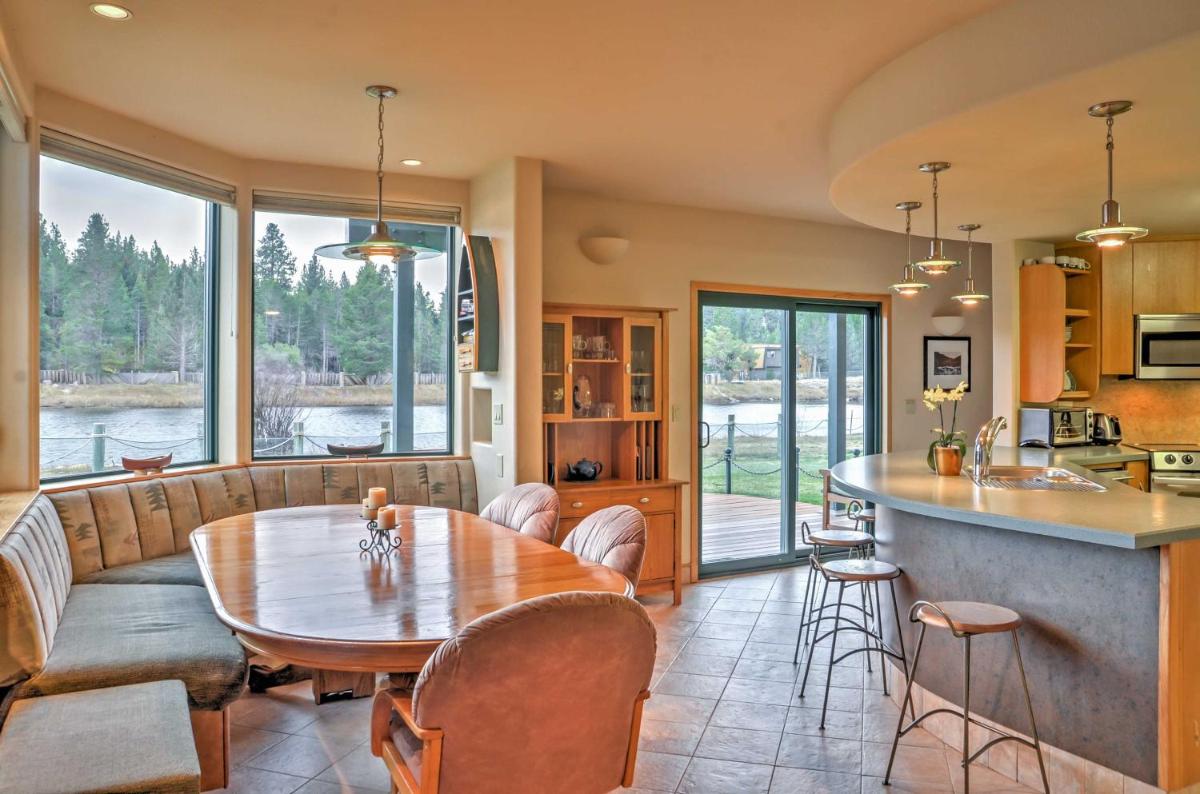 Spacious Lake Tahoe Waterfront Retreat with Hot Tub! - Housity