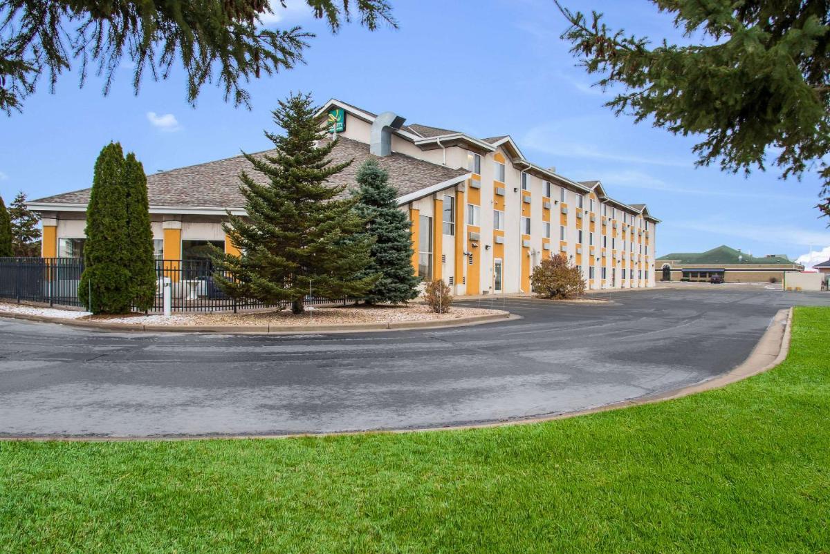 Quality Inn & Suites - Housity
