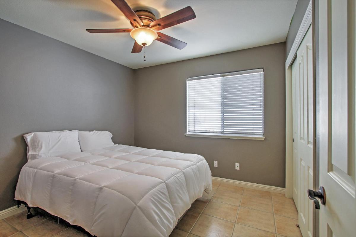 Beautiful La Quinta Getaway Golf, Hike, Explore! - Housity