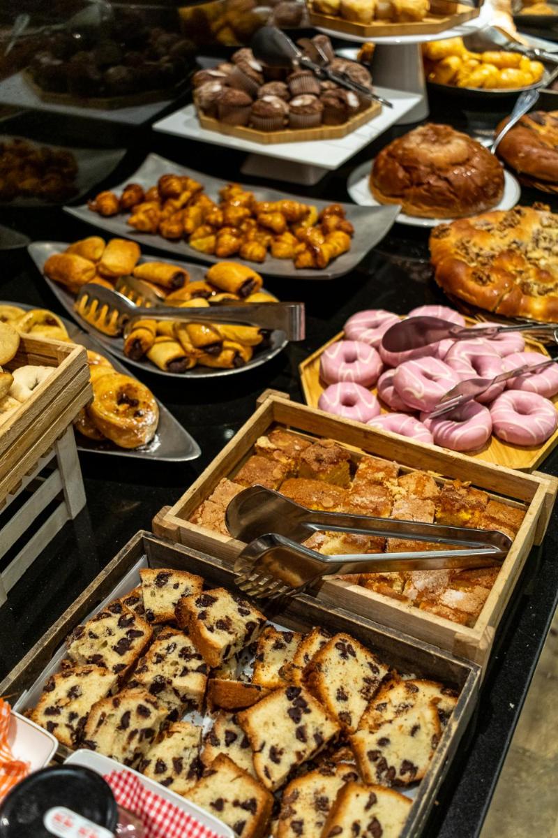 Comida en o cerca de este hotel