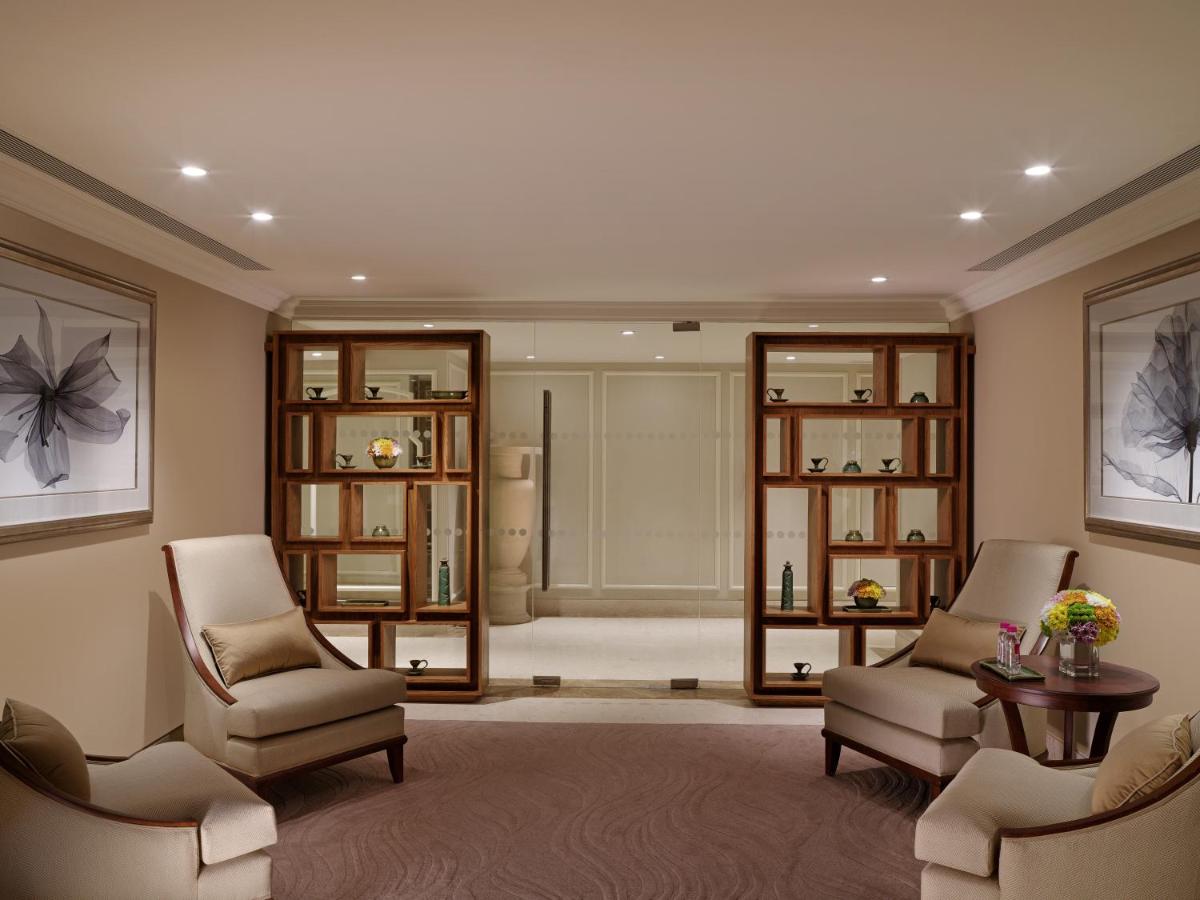 a living room with two chairs and a table at Taj Palace, New Delhi in New Delhi a living room with two chairs and a table at Taj Palace, New Delhi in New Delhi