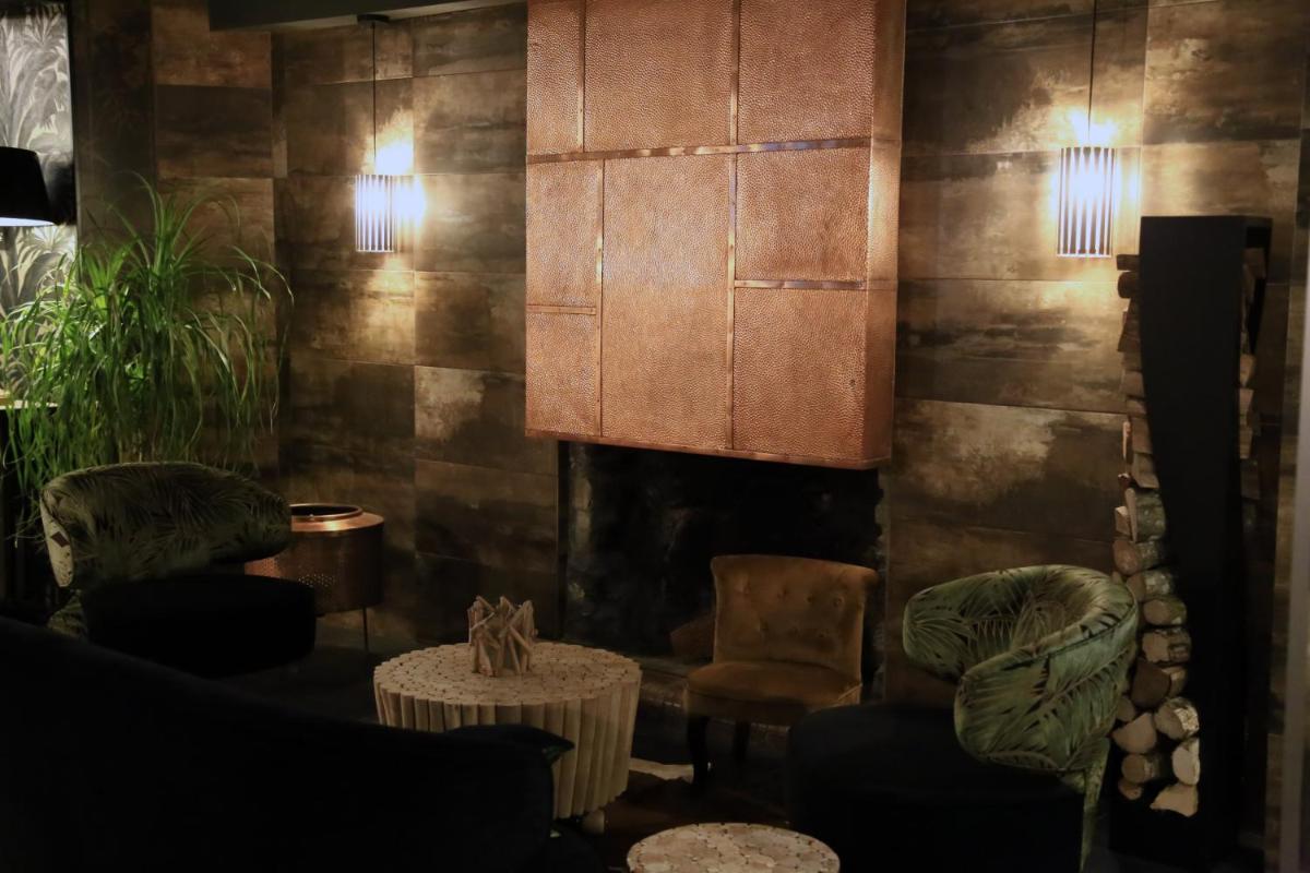 Coin salon dans l'établissement Hôtel du Barry Resort & Spa
