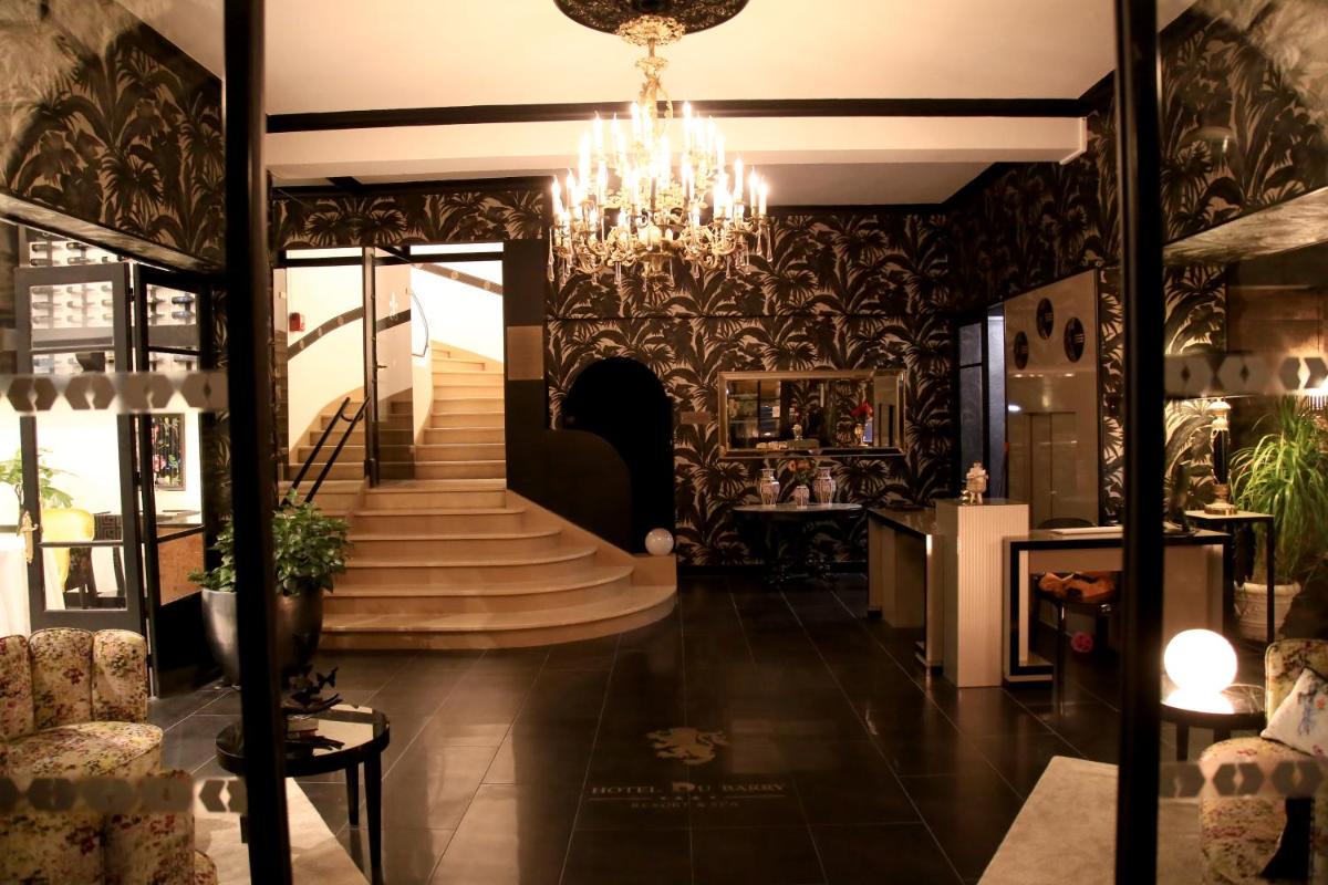 Coin salon dans l'établissement Hôtel du Barry Resort & Spa